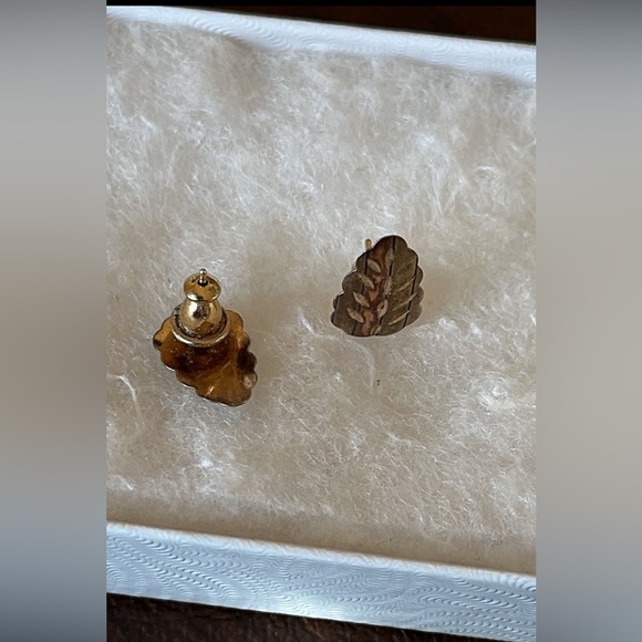 14k Gold Three Pairs Of Earrings -Studs - Leaves - Grapes - Picture 6 of 6